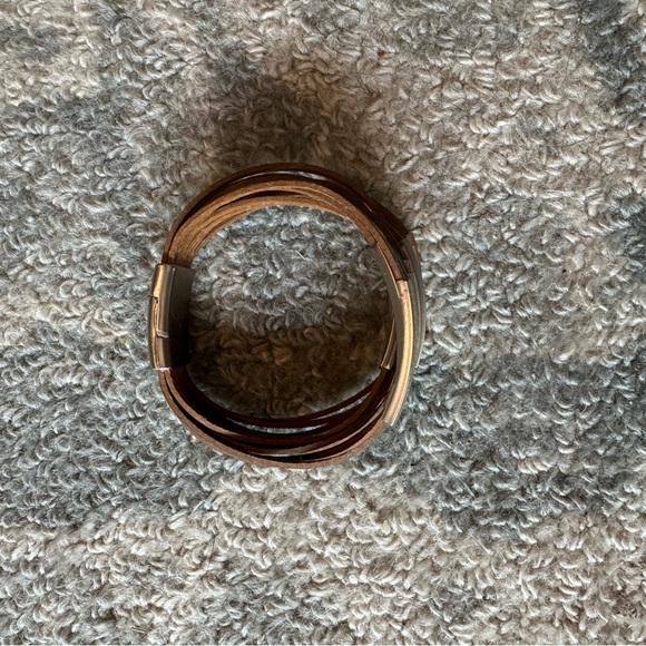 Multi layer Green leather with silver accents. - Picture 3 of 4